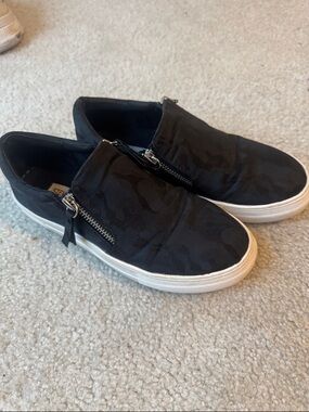 Black Slip-On Men's Sneakers with Side Zipper